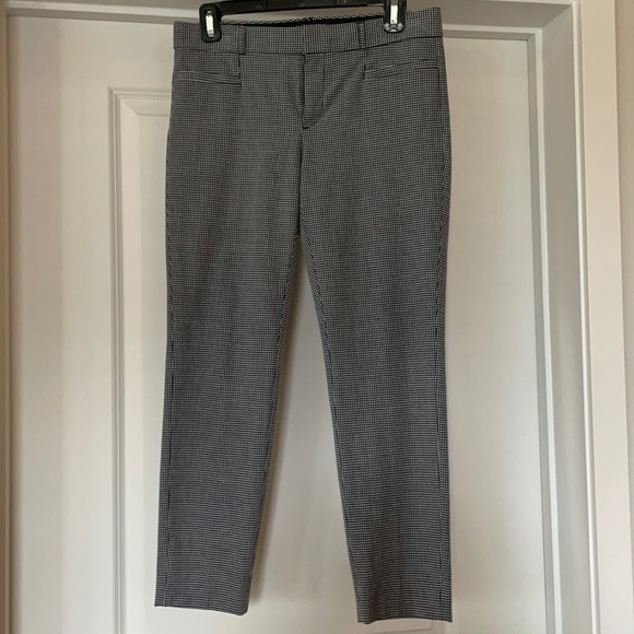 Like New! Banana Republic SLOAN FIT SIZE 2. BLACK. TEXTURED PANT. - Picture 1 of 4